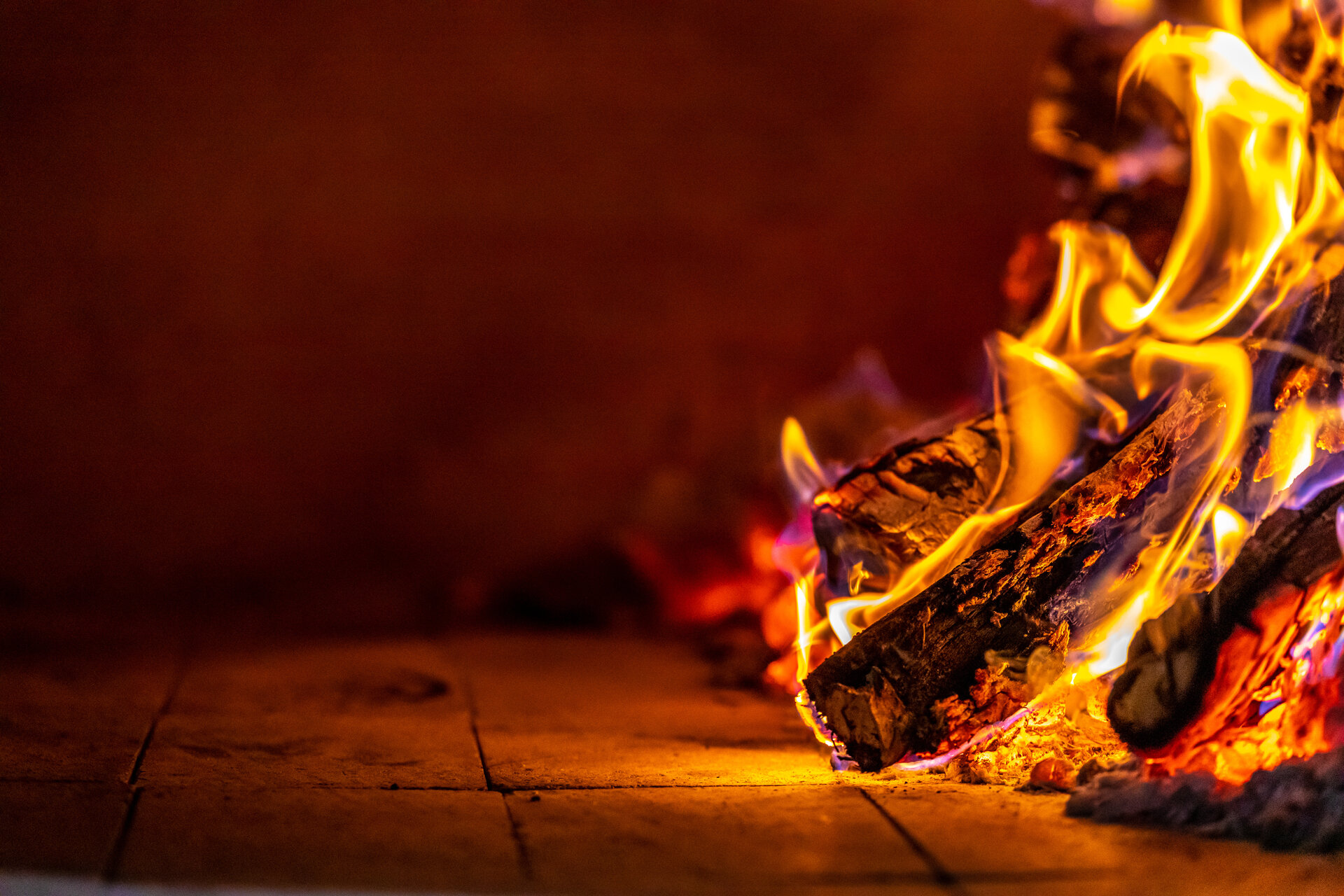 You are currently viewing Wenn Feuer und Holz zur Küche werden: Backen auf natürliche Art und Weise